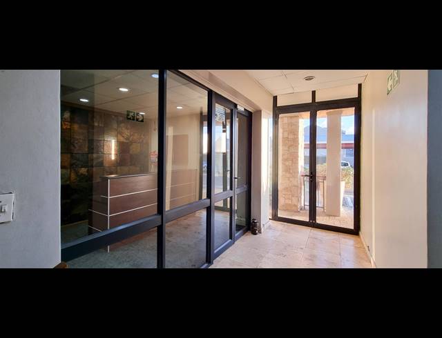 168M² OFFICE RENTED IN THE CREST